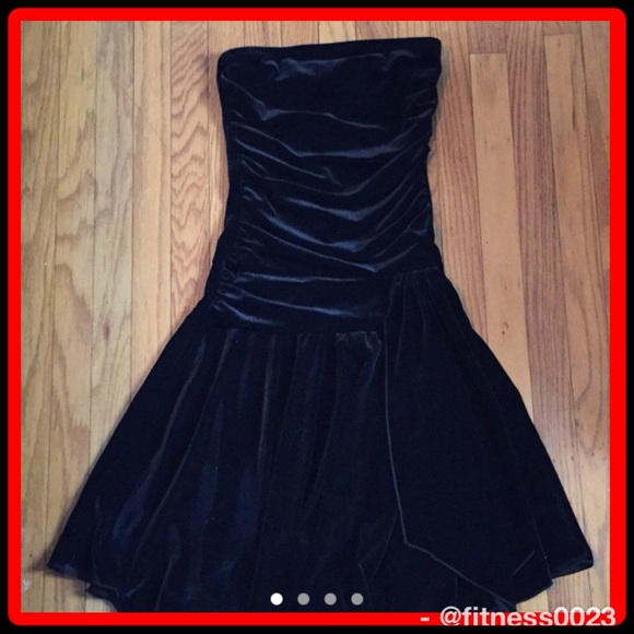 Hot Kiss Dresses & Skirts - Hot kiss velvet strapless dress